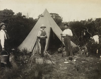 Vista del campo, spedizione del Club dei Naturalisti a King Island da Archibald James Campbell